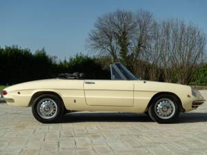 Image 4/50 of Alfa Romeo 1750 Spider Veloce (1969)