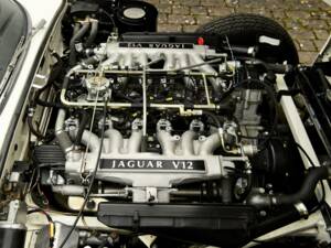 Imagen 32/50 de Jaguar E-Type V12 (1974)