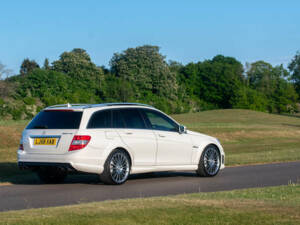 Immagine 15/50 di Mercedes-Benz C 63 AMG T (2009)