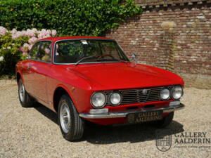 Image 8/50 de Alfa Romeo Giulia 1300 GT Junior (1975)