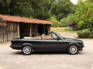 Image 4/83 de BMW 325i (1990)
