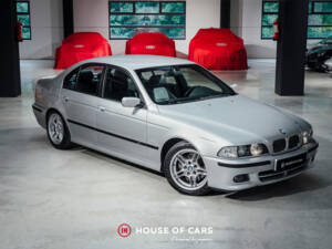 Image 4/23 de BMW 540i (1999)