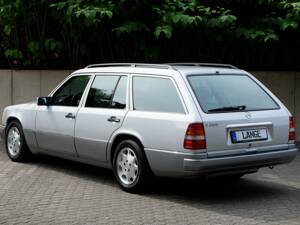 Image 4/75 of Mercedes-Benz E 280 T (1994)