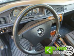 Bild 9/10 von Mercedes-Benz 190 E 1.8 (1993)