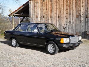 Bild 13/24 von Mercedes-Benz 200 D (1981)