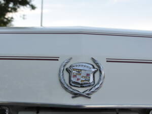 Image 13/75 of Cadillac Fleetwood Eldorado Convertible (1975)