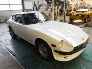 Image 32/39 of Datsun 240 Z (1972)