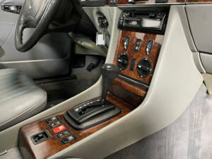 Image 25/28 de Mercedes-Benz 500 SL (1983)