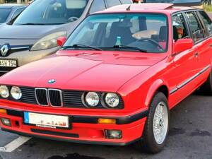 Immagine 1/23 di BMW 316i Touring (1993)