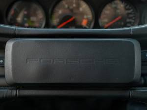 Image 26/42 of Porsche 911 Carrera 3.2 (1988)