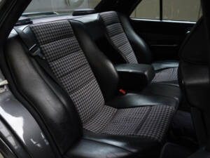 Image 32/83 of Mercedes-Benz 190 E 2.3-16 (1984)