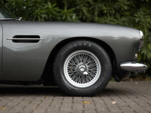 Image 14/50 of Aston Martin DB 4 (1962)