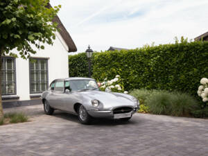 Image 3/57 of Jaguar E-Type (2+2) (1968)