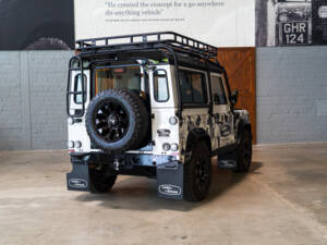 Bild 3/30 von Land Rover Defender 90 Works V8 (2012)