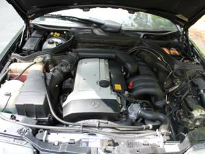 Bild 19/22 von Mercedes-Benz E 320 (1994)