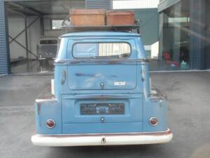 Image 4/20 of Volkswagen T2b Kombi (1973)