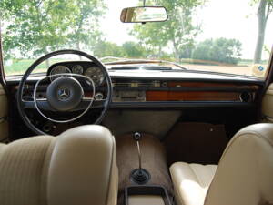 Bild 34/58 von Mercedes-Benz 280 SE (1968)