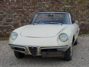 Image 23/50 de Alfa Romeo 1600 Spider Duetto (1967)