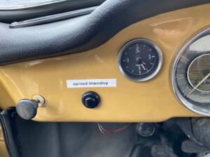 Image 32/42 de Volkswagen Karmann Ghia 1600 (1970)