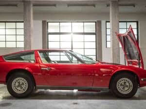 Image 13/71 of Maserati Indy 4700 (1972)