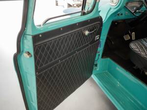 Image 17/38 of Chevrolet Apache Stepside (1958)