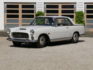 Image 3/10 of Lancia Flaminia Coupe Pininfarina (1961)