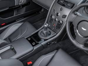 Image 43/50 de Aston Martin V12 Vantage AMR (2018)