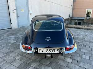 Image 3/33 of Jaguar E-Type 4.2 (1966)