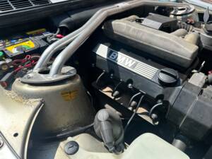 Image 22/29 of BMW 318i (1991)
