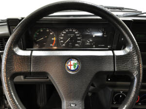 Imagen 25/34 de Alfa Romeo 75 2.0 Twin Spark (1991)