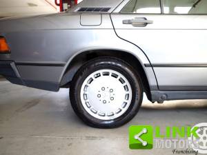 Image 8/10 of Mercedes-Benz 190 E (1988)