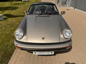 Image 31/88 of Porsche 911 Carrera 3.2 (1985)