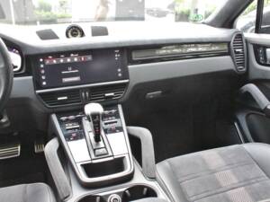Image 13/19 of Porsche Cayenne Turbo GT (2022)