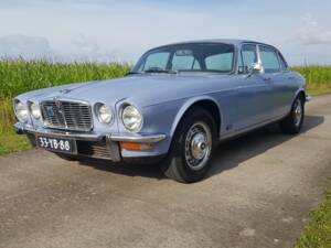 Image 4/7 de Jaguar XJ 12 L (1974)