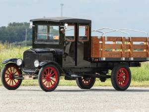 Image 2/19 of Ford Model T (1919)