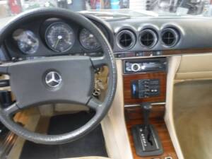 Immagine 29/50 di Mercedes-Benz 380 SL (1981)