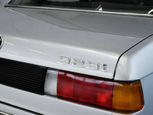 Image 13/24 de BMW 323i (1980)