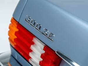 Image 5/19 of Mercedes-Benz 300 SE (1990)