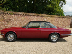 Bild 21/50 von Jaguar XJ 6 L 4.2 (1977)