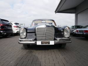 Image 2/25 of Mercedes-Benz 220 SE b (1963)