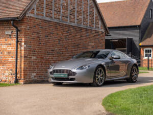 Image 51/64 of Aston Martin V8 Vantage (2010)