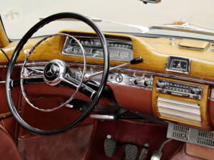 Image 16/25 of Mercedes-Benz 220 S Cabriolet (1959)