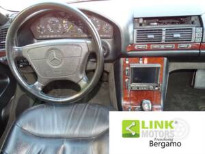 Immagine 8/10 di Mercedes-Benz 300 SE 2.8 (1994)