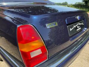 Image 27/32 of Bentley Azure (2003)