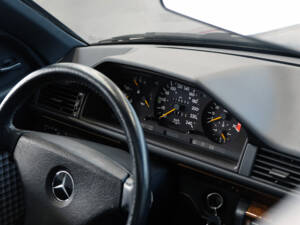 Bild 14/23 von Mercedes-Benz 300 CE (1991)