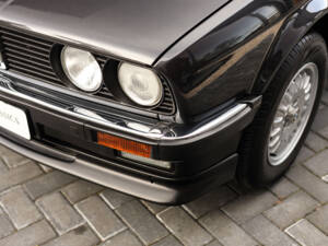 Immagine 76/81 di BMW 325i (1987)