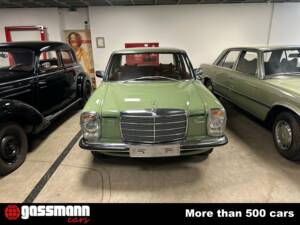 Image 2/9 of Mercedes-Benz 240 D (1974)