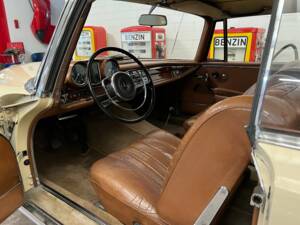 Image 7/15 of Mercedes-Benz 220 SE b (1965)