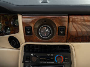 Immagine 22/32 di Aston Martin V8 Vantage Volante (1988)