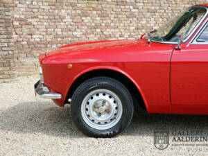 Afbeelding 22/50 van Alfa Romeo Giulia 1300 GT Junior (1975)